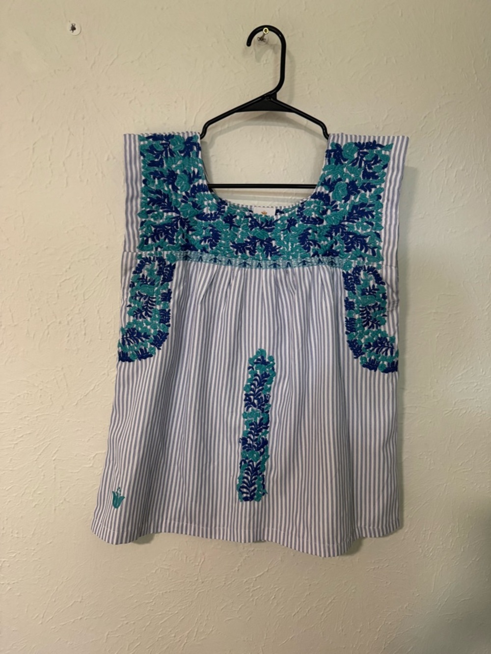 J.Marie Cotton Top with Embroidered Flowers Size M - Picture 3 of 7